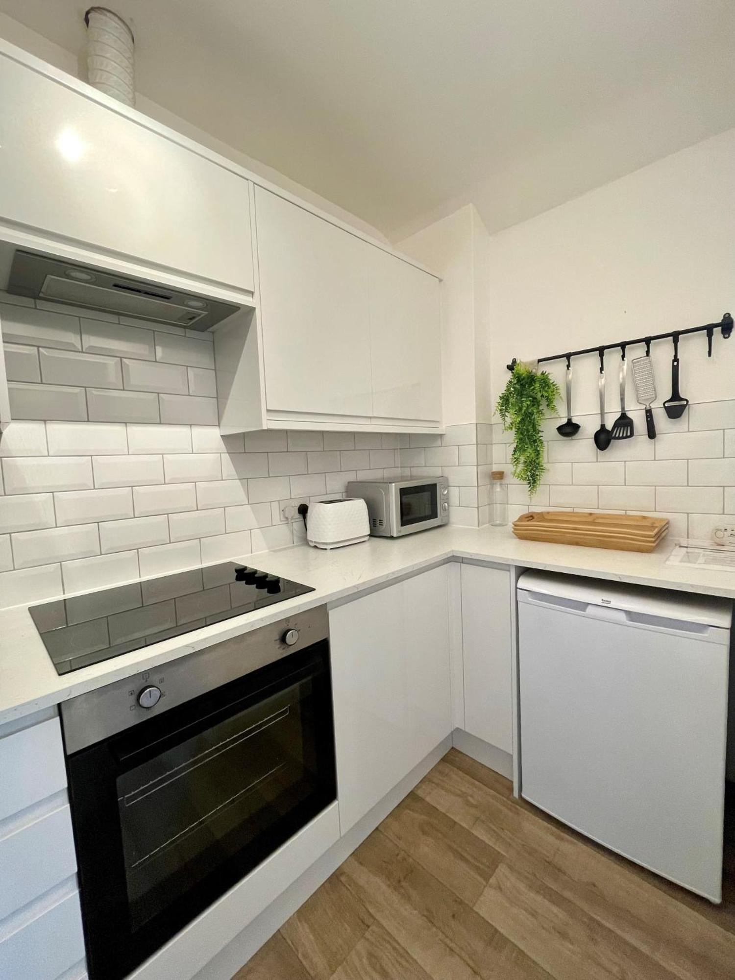 Central, Modern Apartment *