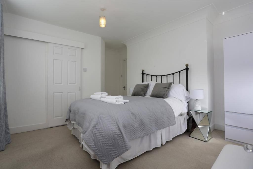 Bournecoast: With Snug-games Room-garden-3114