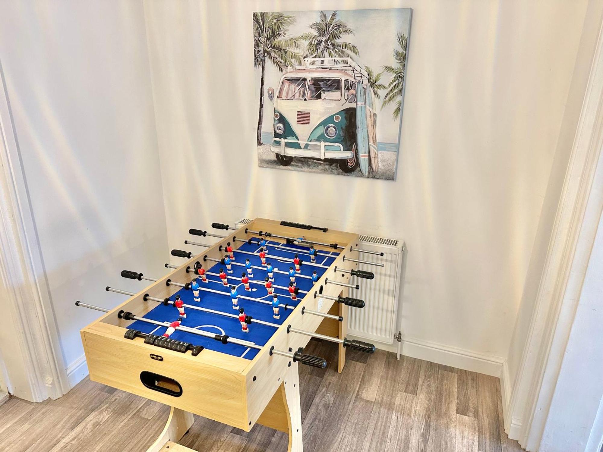Apartment Glen Fern - Garden With Parking - Heart Of Town Centre - Close To - Darts And Table Football - Sleeps 11 *