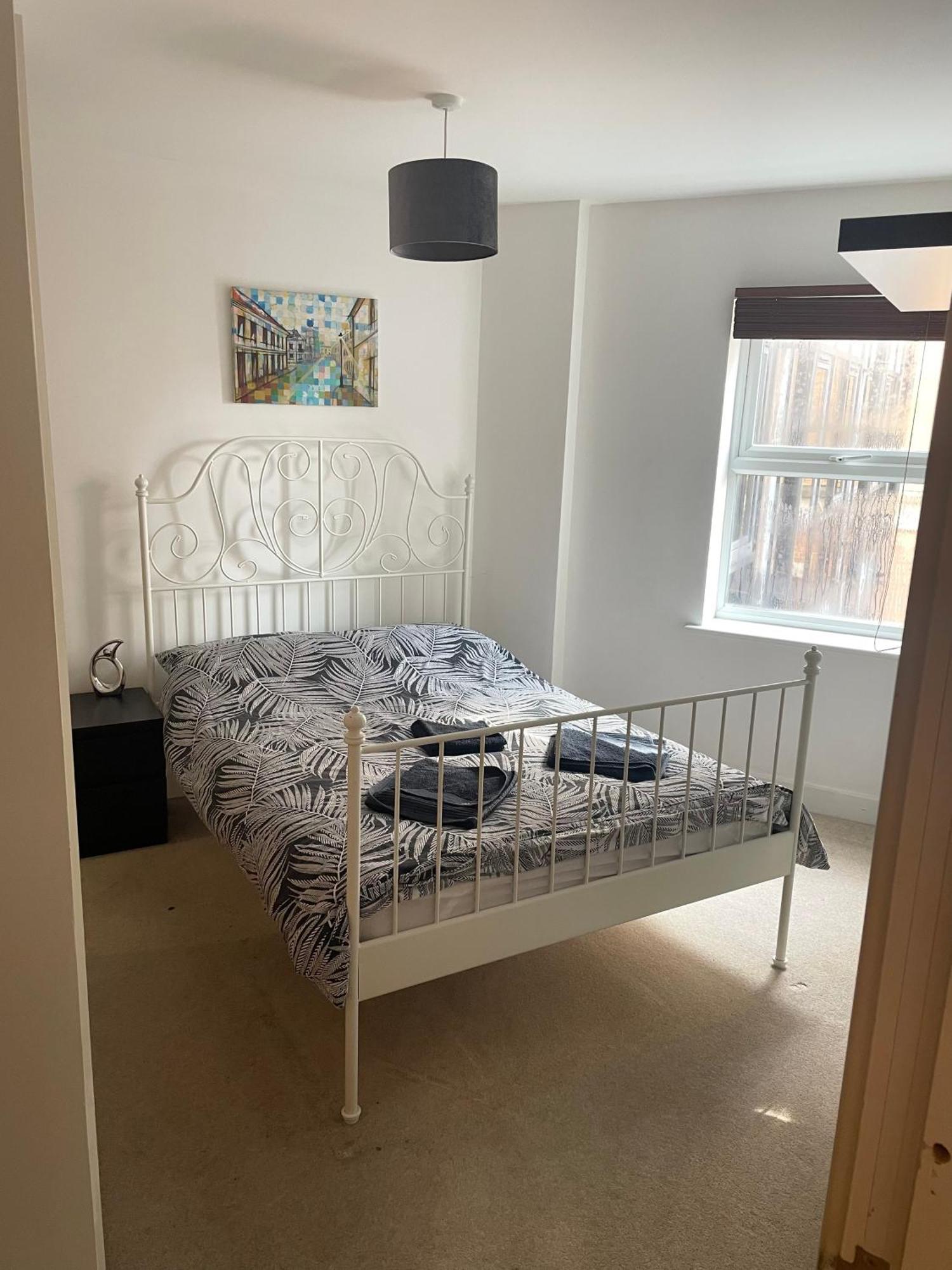 Apartment Entire Town Centre 2 Bedroom Very Close To *