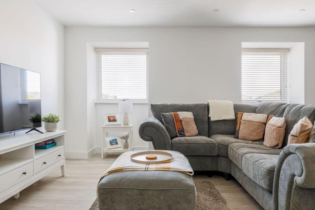 Modern 1 Bed, Close To And Highstreet *