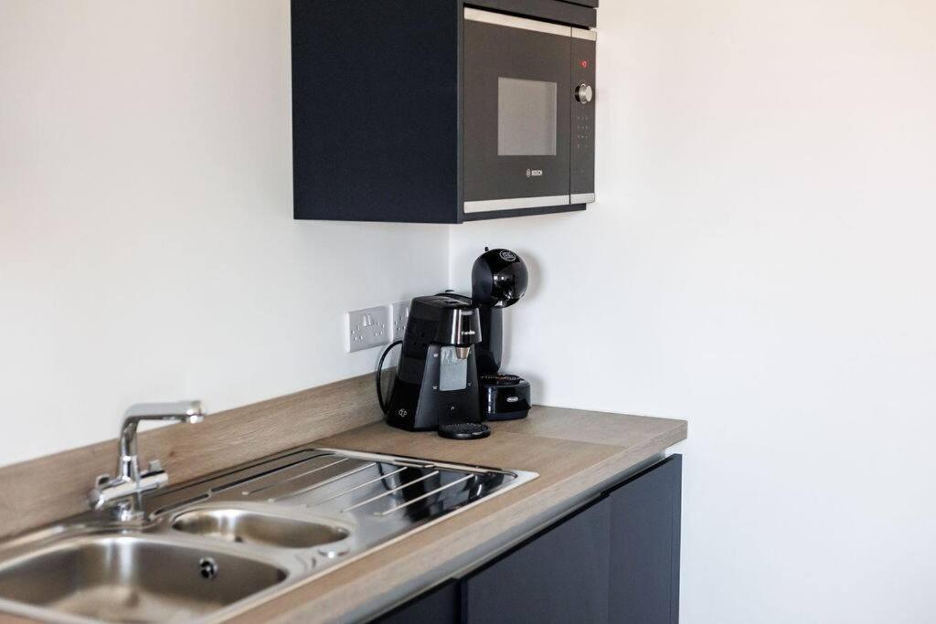 Modern 1 Bed, Close To And Highstreet