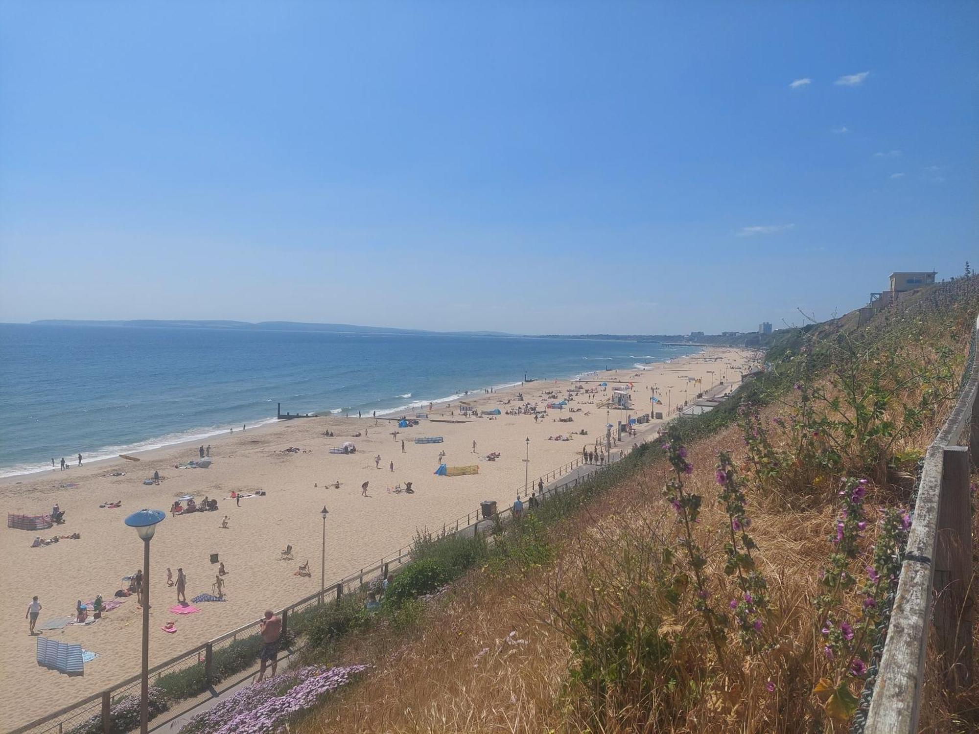 In Boscombe Close To Apartment *