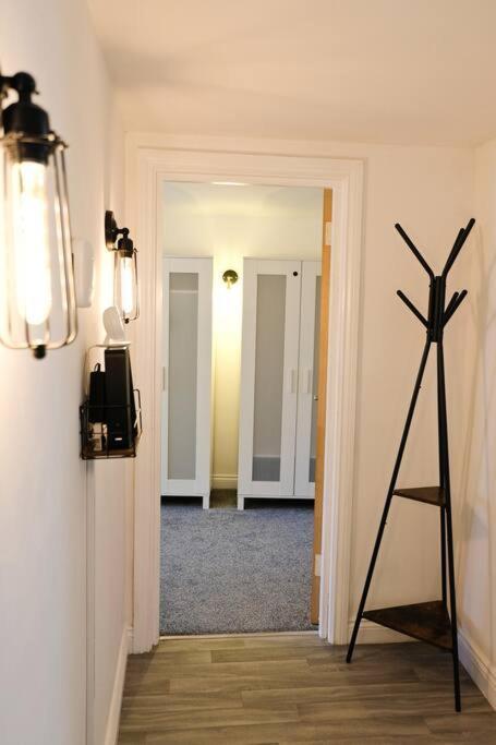 Bank - Prime Town Centre Location - Close To The Beach! Apartment *