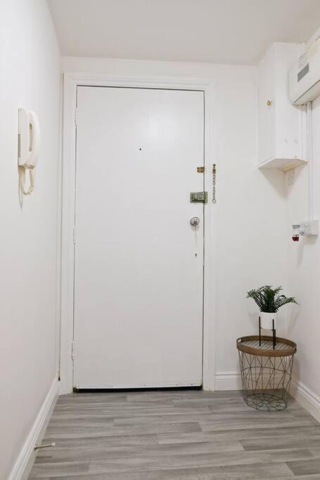 Bank - Prime Town Centre Location - Close To The Beach! Bournemouth