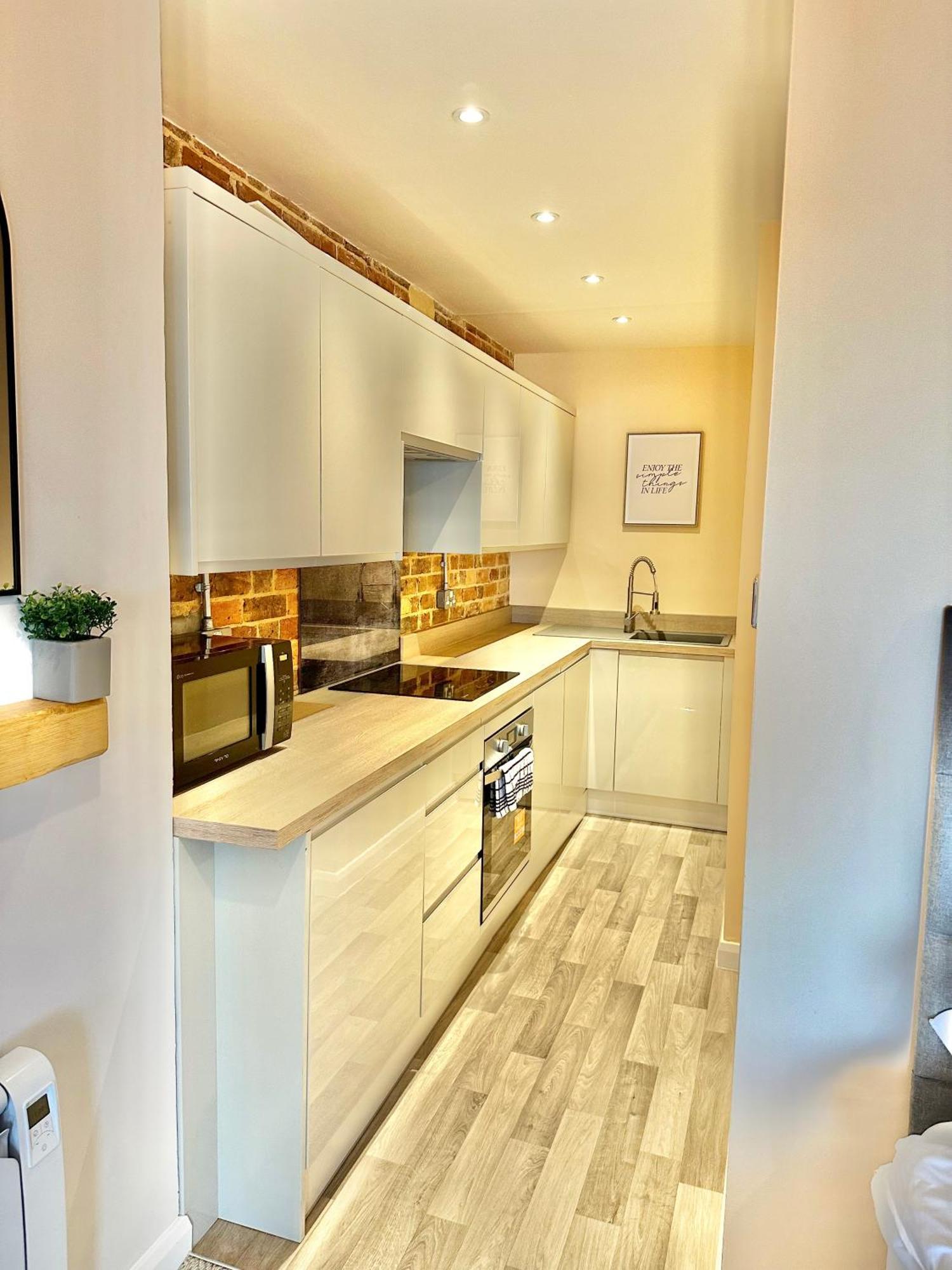 Apartment Pier View Retreat - Close To - Sea Views With Parking