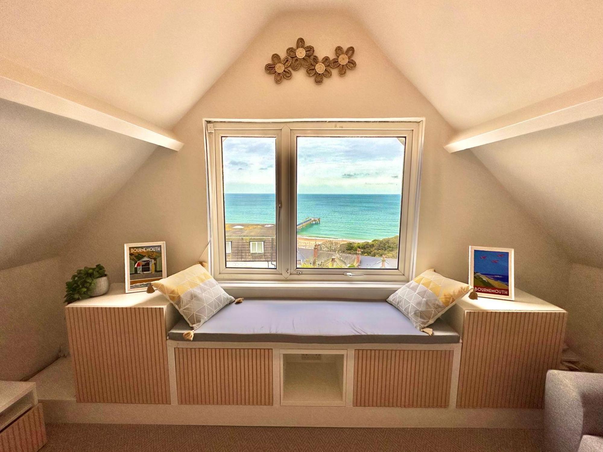 Apartment Pier View Retreat - Close To - Sea Views With Parking