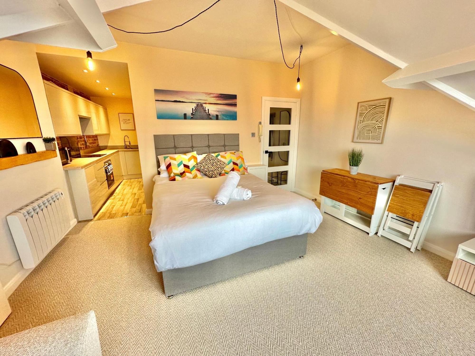Pier View Retreat - Close To - Sea Views With Parking