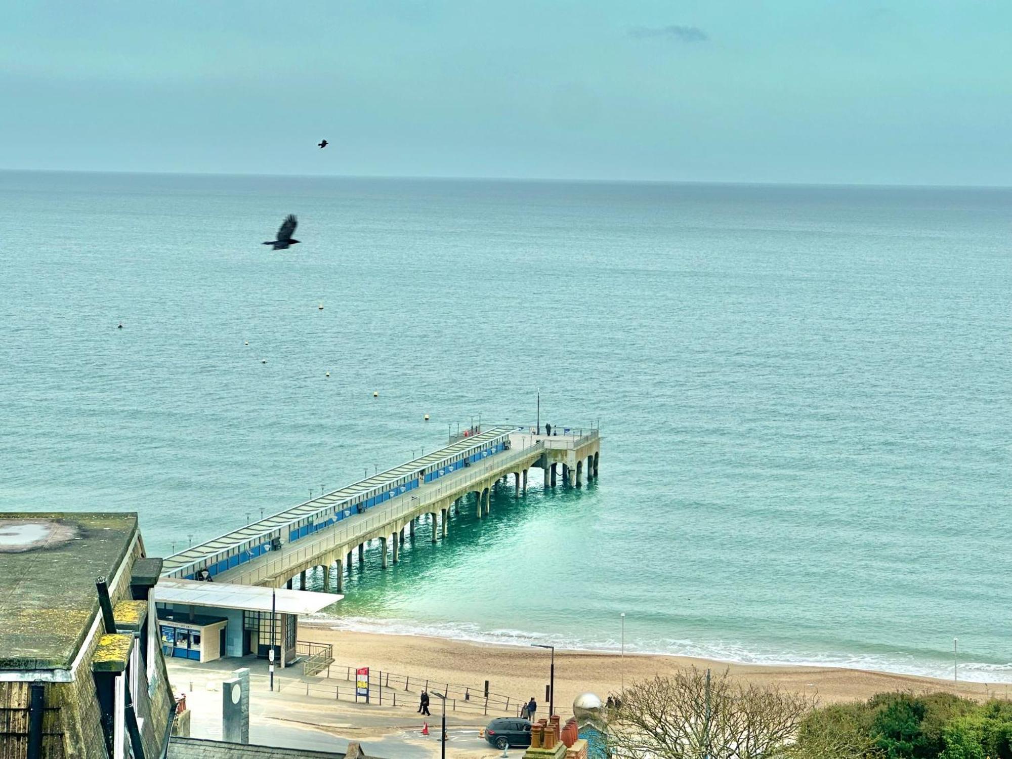 Apartment Pier View Retreat - Close To - Sea Views With Parking