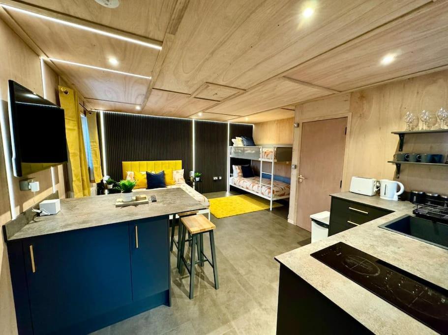 Apartment Stunning Secret - Retreat - Sleeps 4 *
