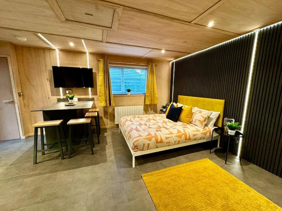 Stunning Secret - Retreat - Sleeps 4 *