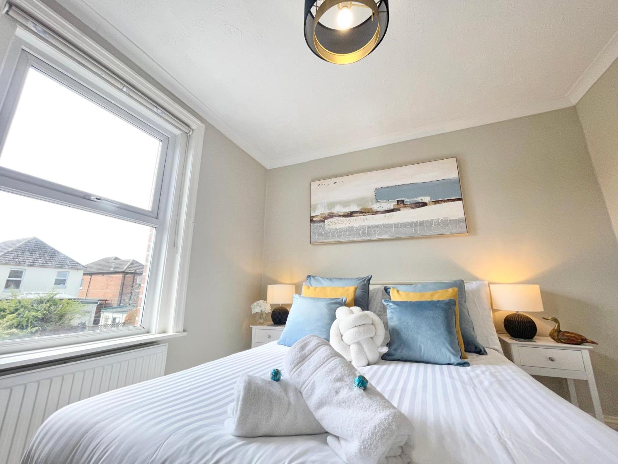 The Capstone Retreat - Beautiful Detached Family By Coastline Retreats, Arcade Machine, Parking, Bbq * Bournemouth
