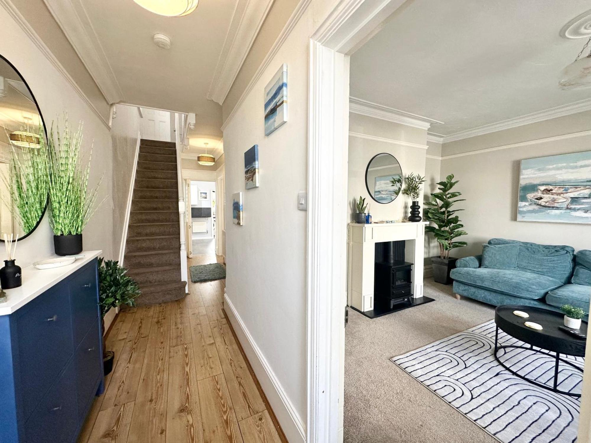 The Capstone Retreat - Beautiful Detached Family By Coastline Retreats, Arcade Machine, Parking, Bbq Bournemouth