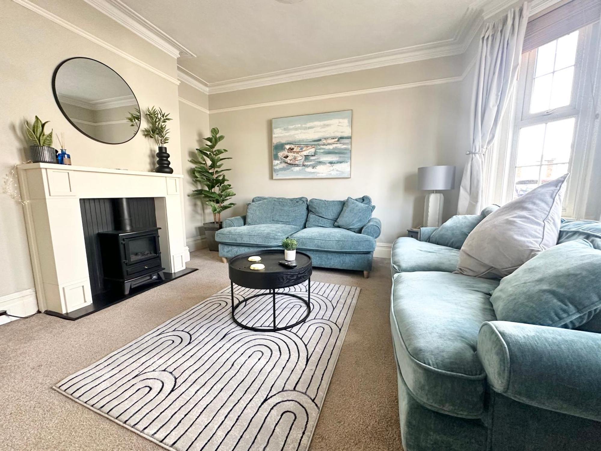 The Capstone Retreat - Beautiful Detached Family By Coastline Retreats, Arcade Machine, Parking, Bbq Holiday home *