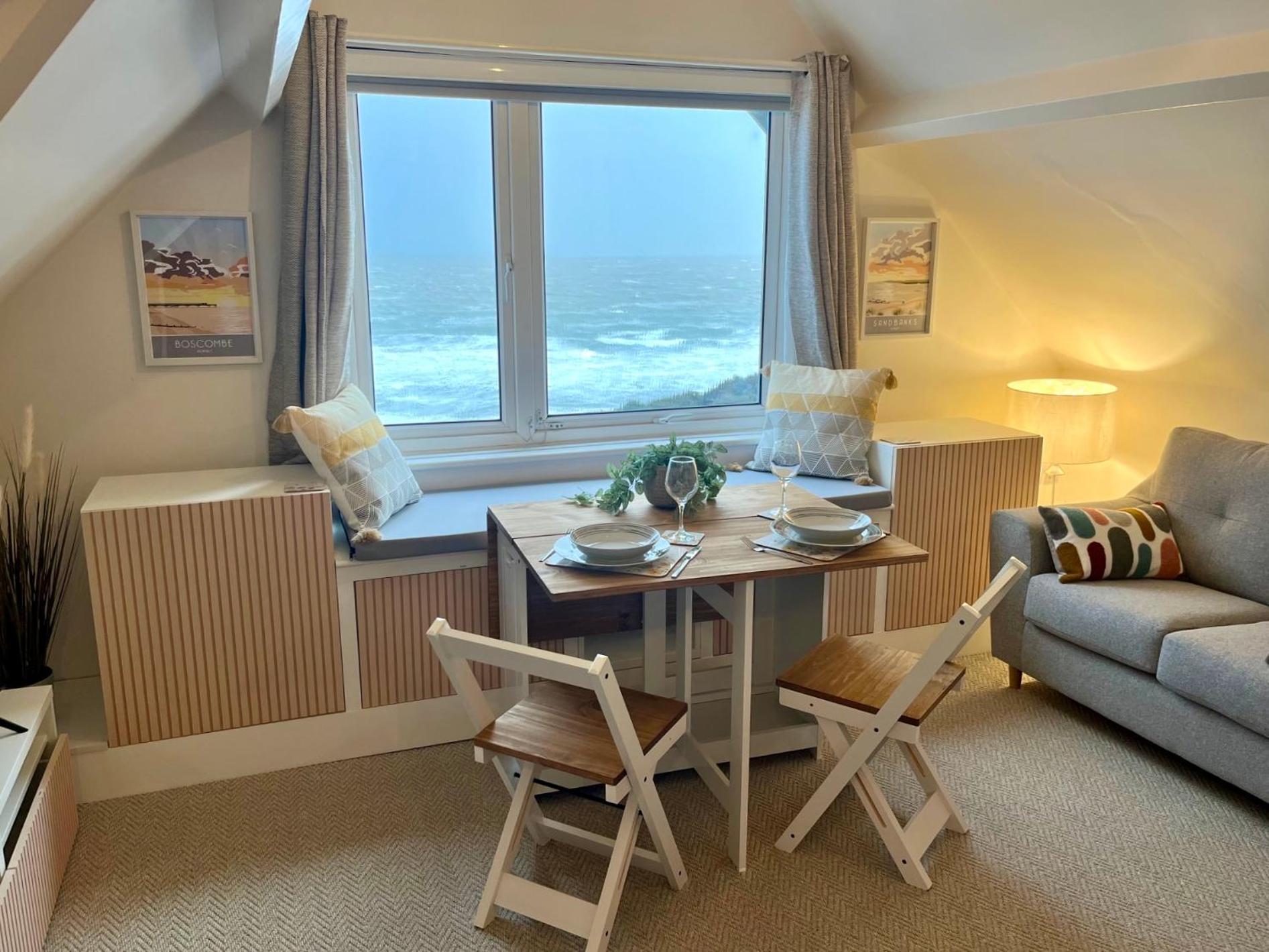 Pier View Retreat - Close To - Sea Views With Parking Apartment