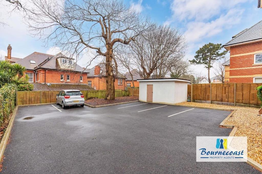 Bournecoast: Modern Near Beaches -fm9580