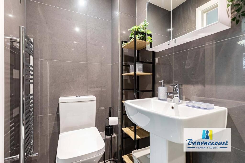 Bournecoast: Modern Near Beaches -fm9580 Bournemouth
