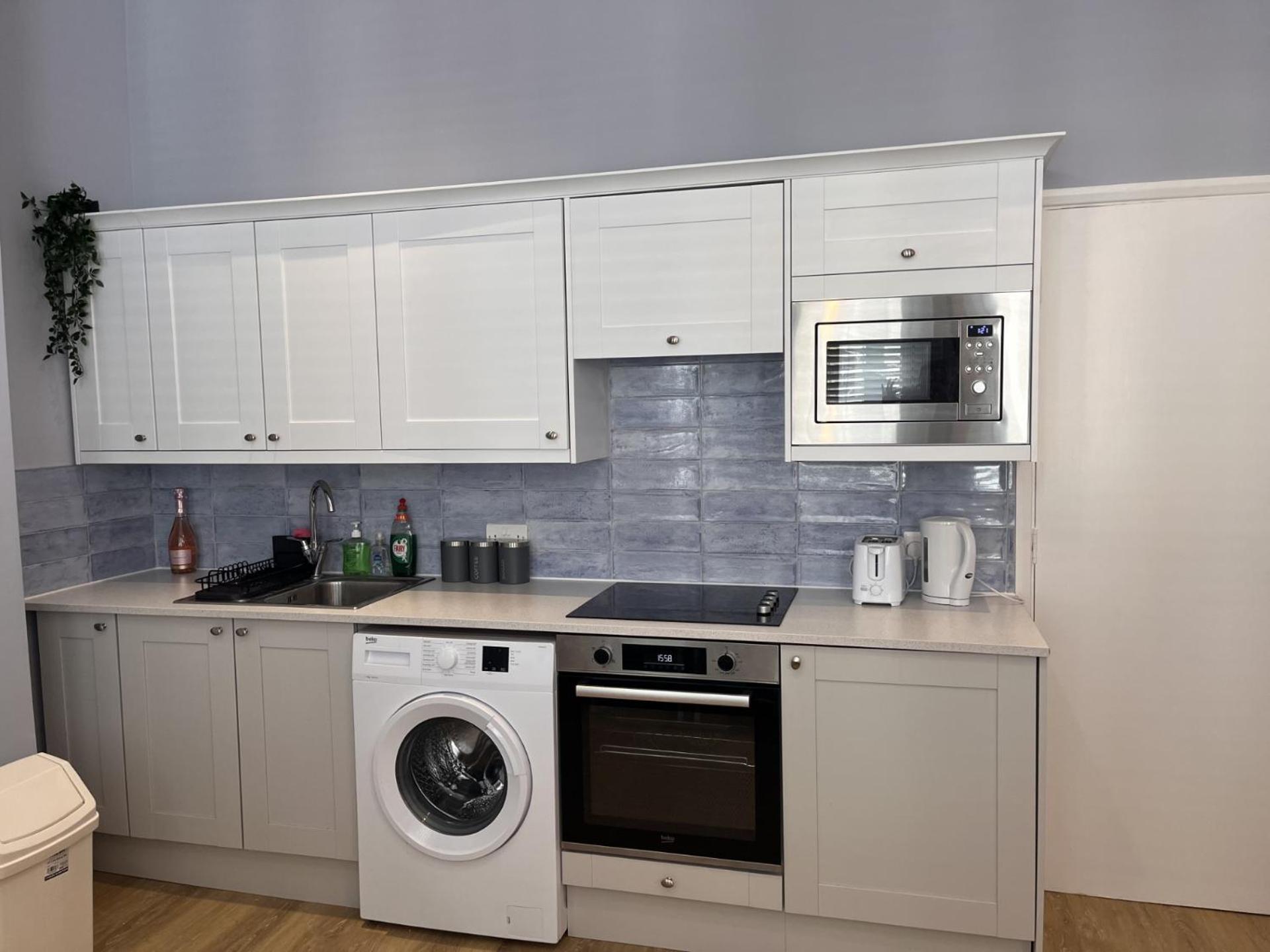Sunny Town Centre Apartment: Beach-close Luxury In Apartment