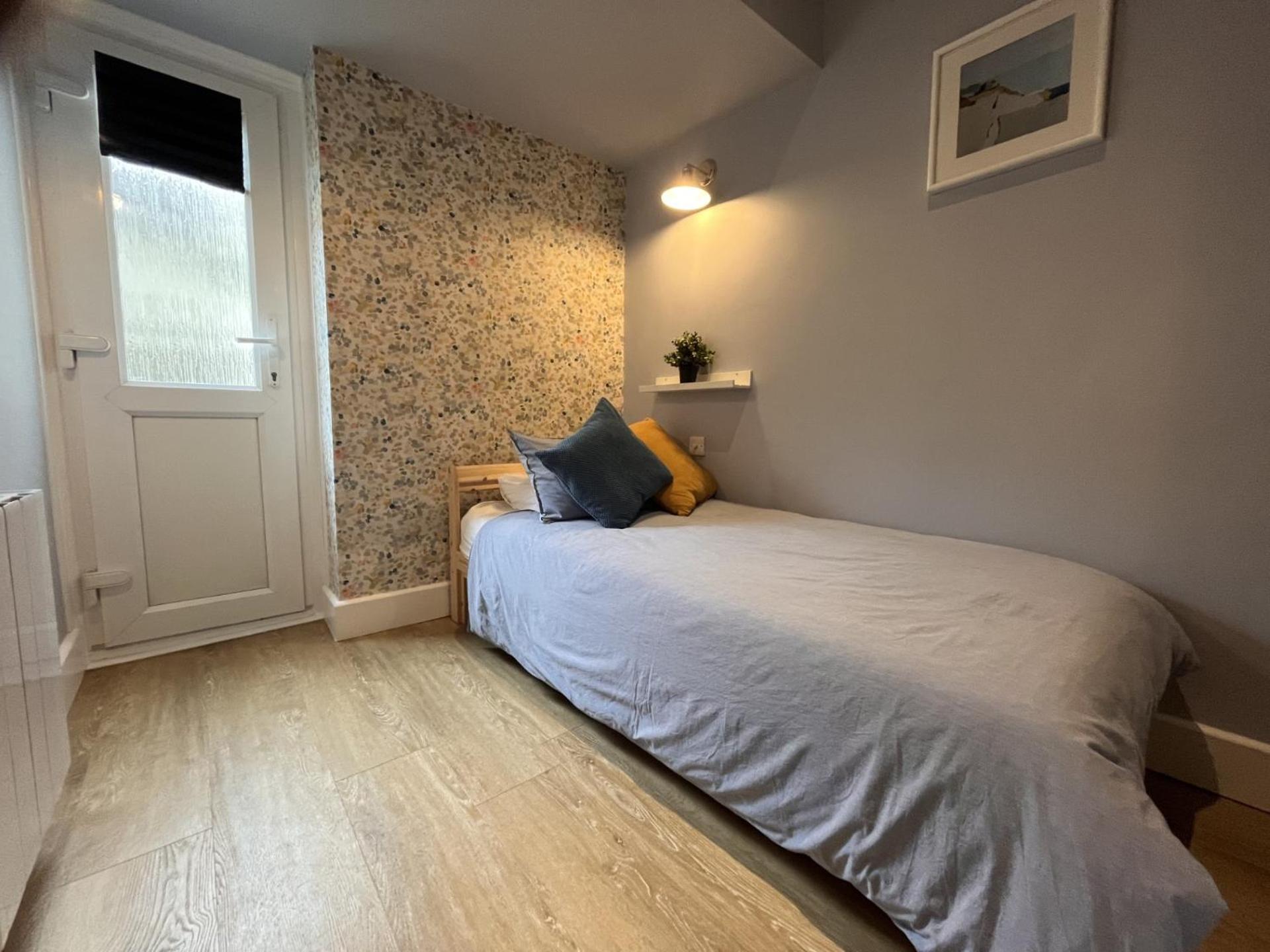 Sunny Town Centre Apartment: Beach-close Luxury In Apartment *