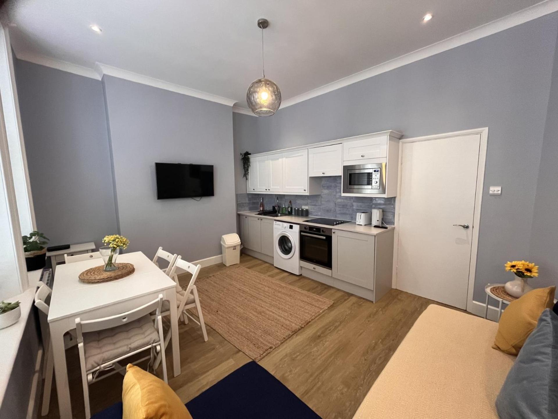 Apartment Sunny Town Centre Apartment: Beach-close Luxury In Bournemouth