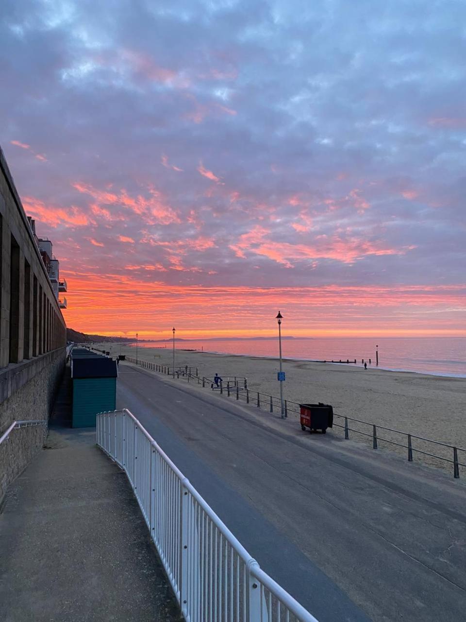 Comfortable For One Cozy For Two 5 Min From The Small Room. Guest house Bournemouth