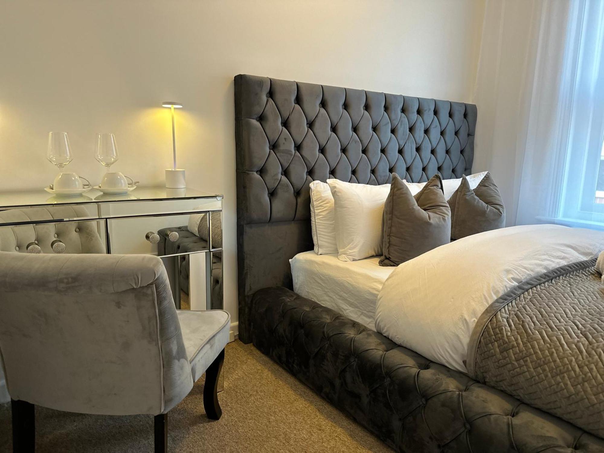 Comfortable For One Cozy For Two 5 Min From The Small Room. Bournemouth
