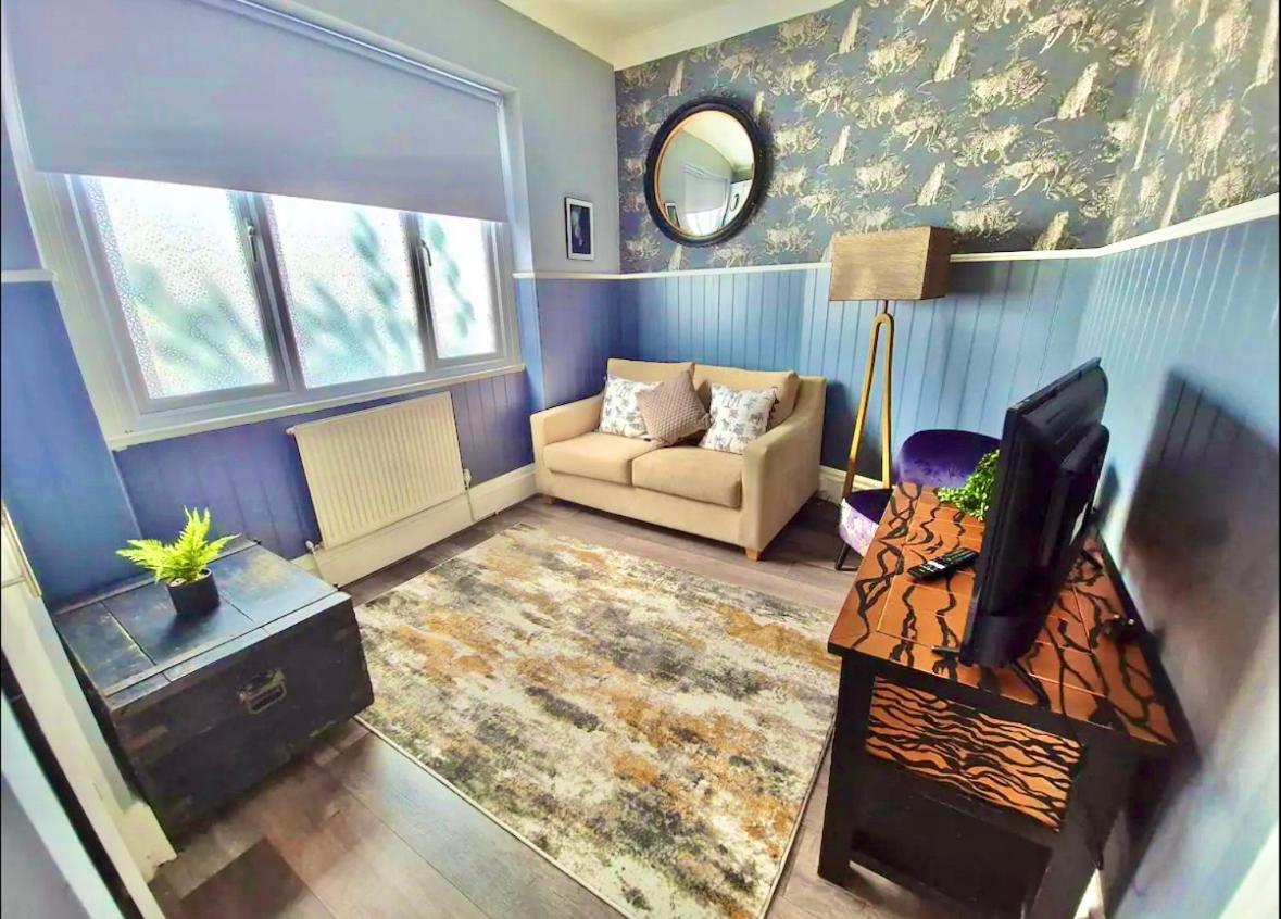 Blue Cheetah Lemur Apartment