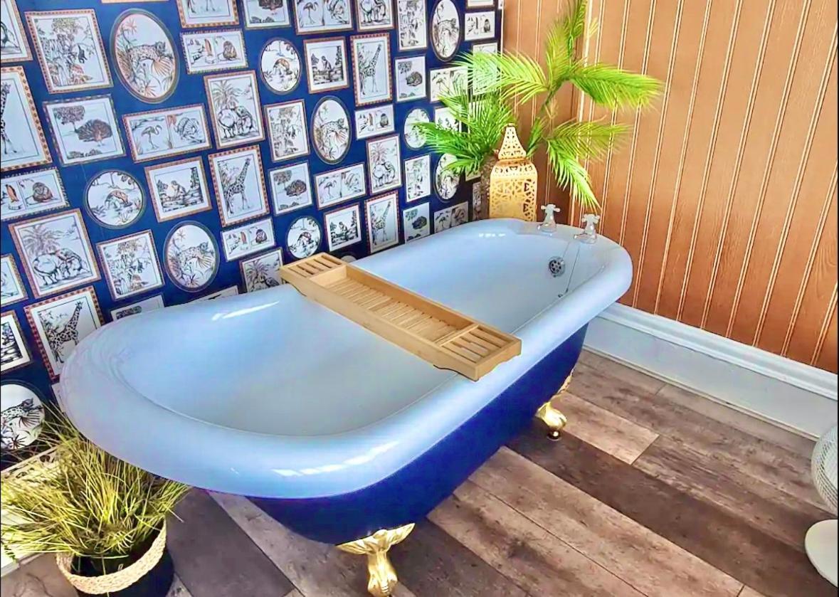 Blue Cheetah Lemur Apartment