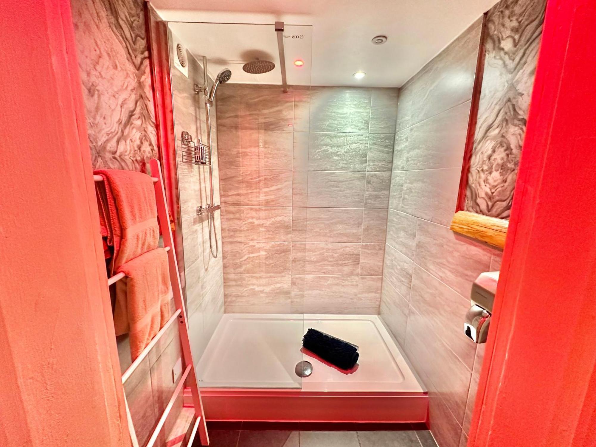 Beyond - Romantic Basement - Close To - With Parking Bournemouth