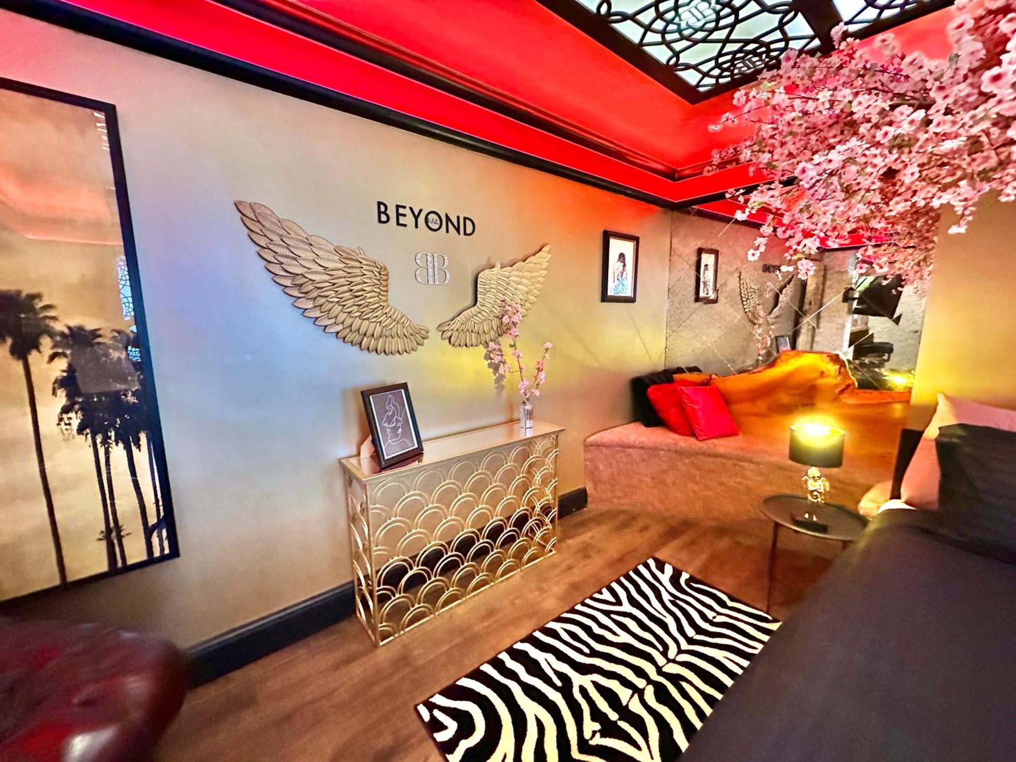 Apartment Beyond - Romantic Basement - Close To - With Parking *