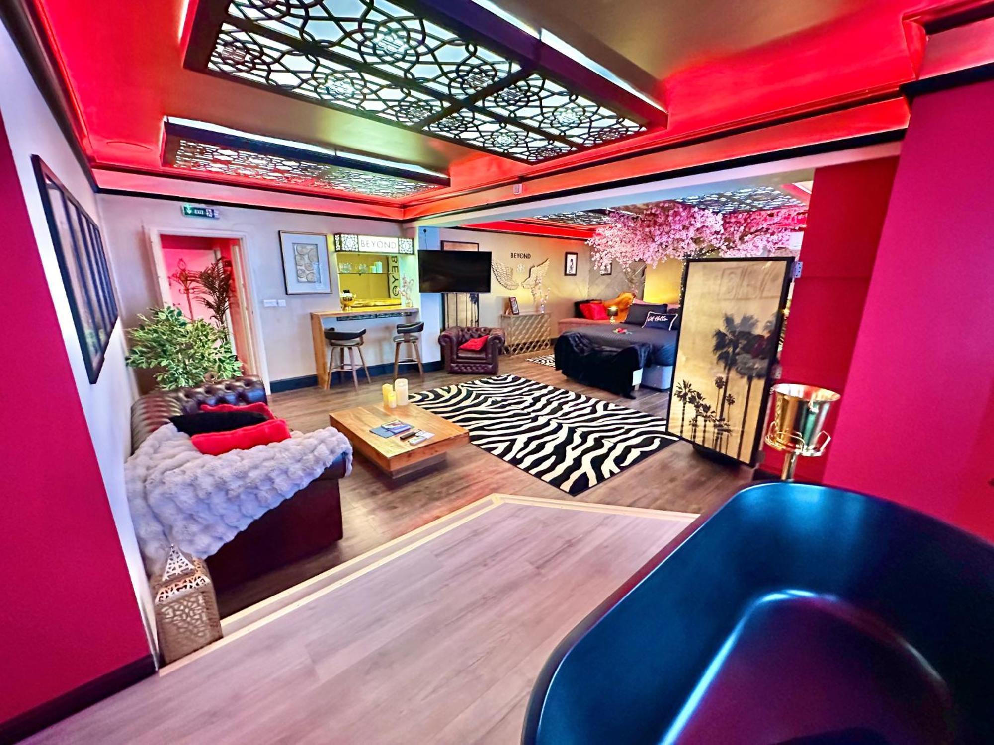 Apartment Beyond - Romantic Basement - Close To - With Parking
