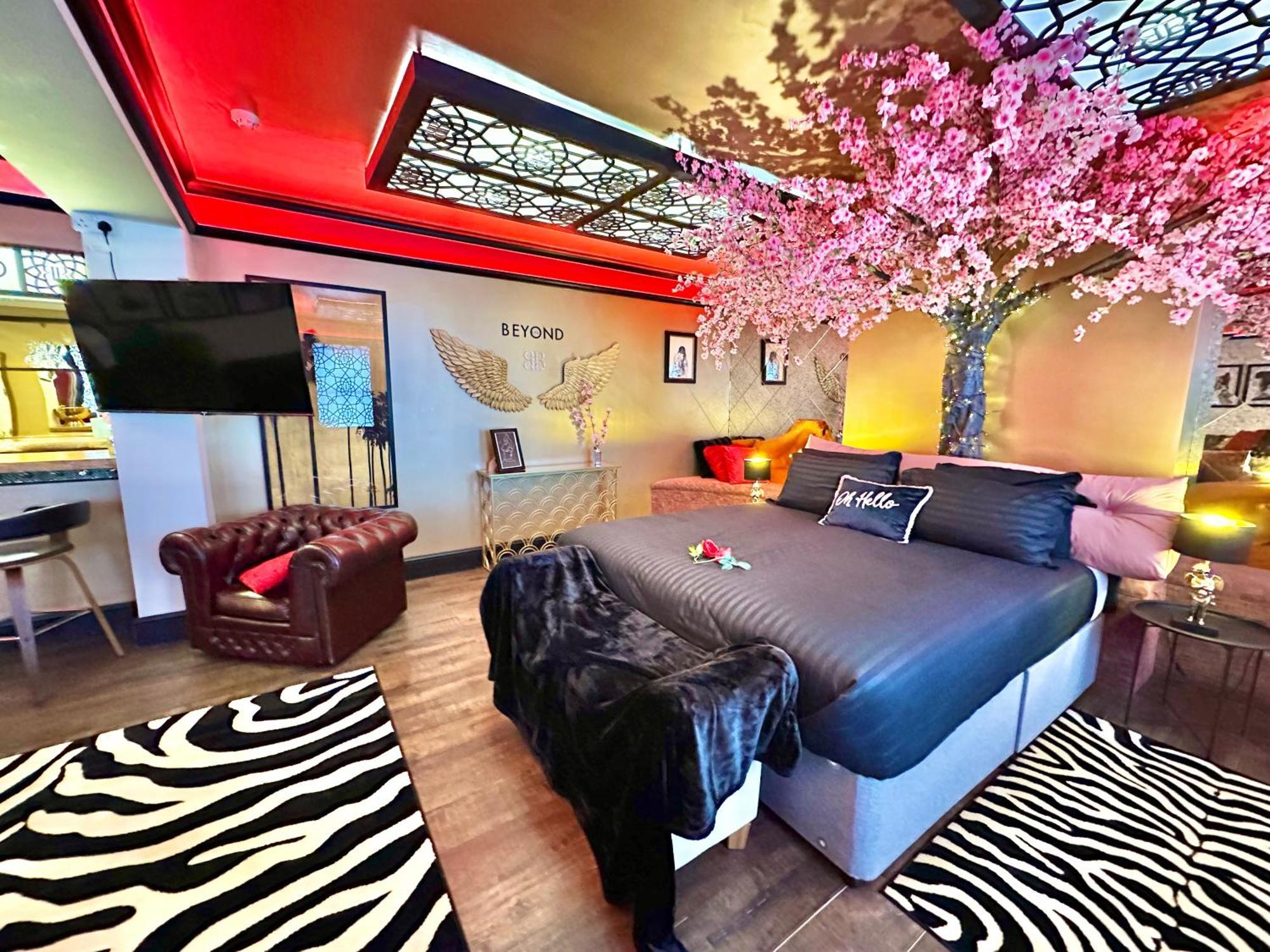 Beyond - Romantic Basement - Close To - With Parking Bournemouth