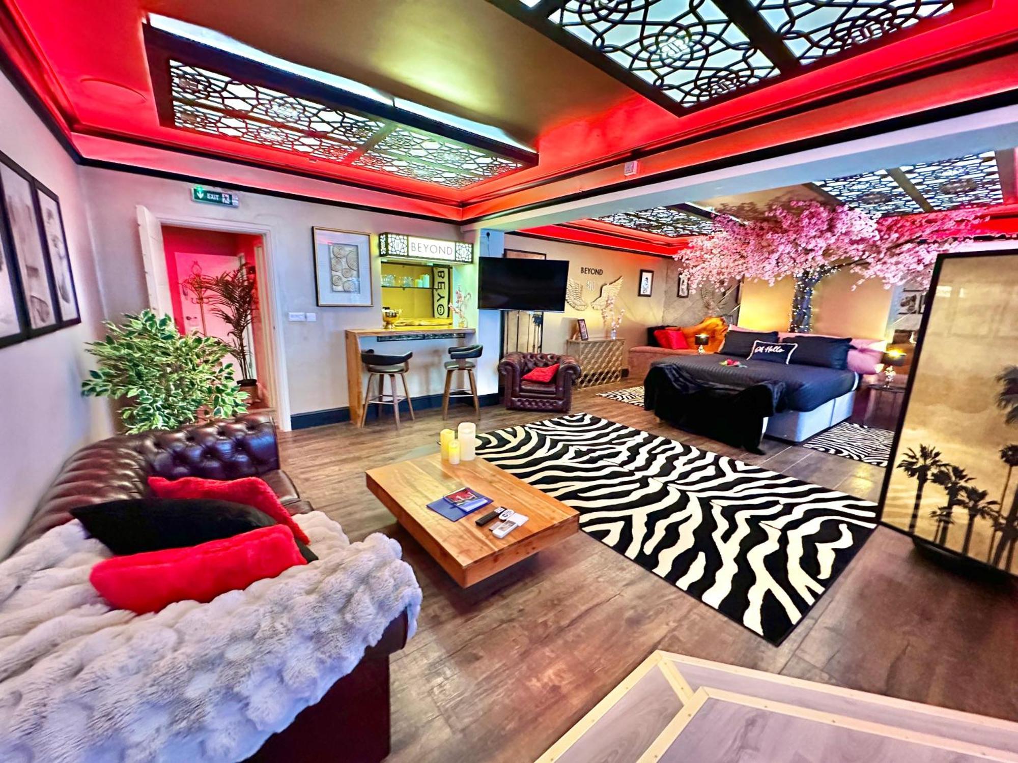 Apartment Beyond - Romantic Basement - Close To - With Parking *