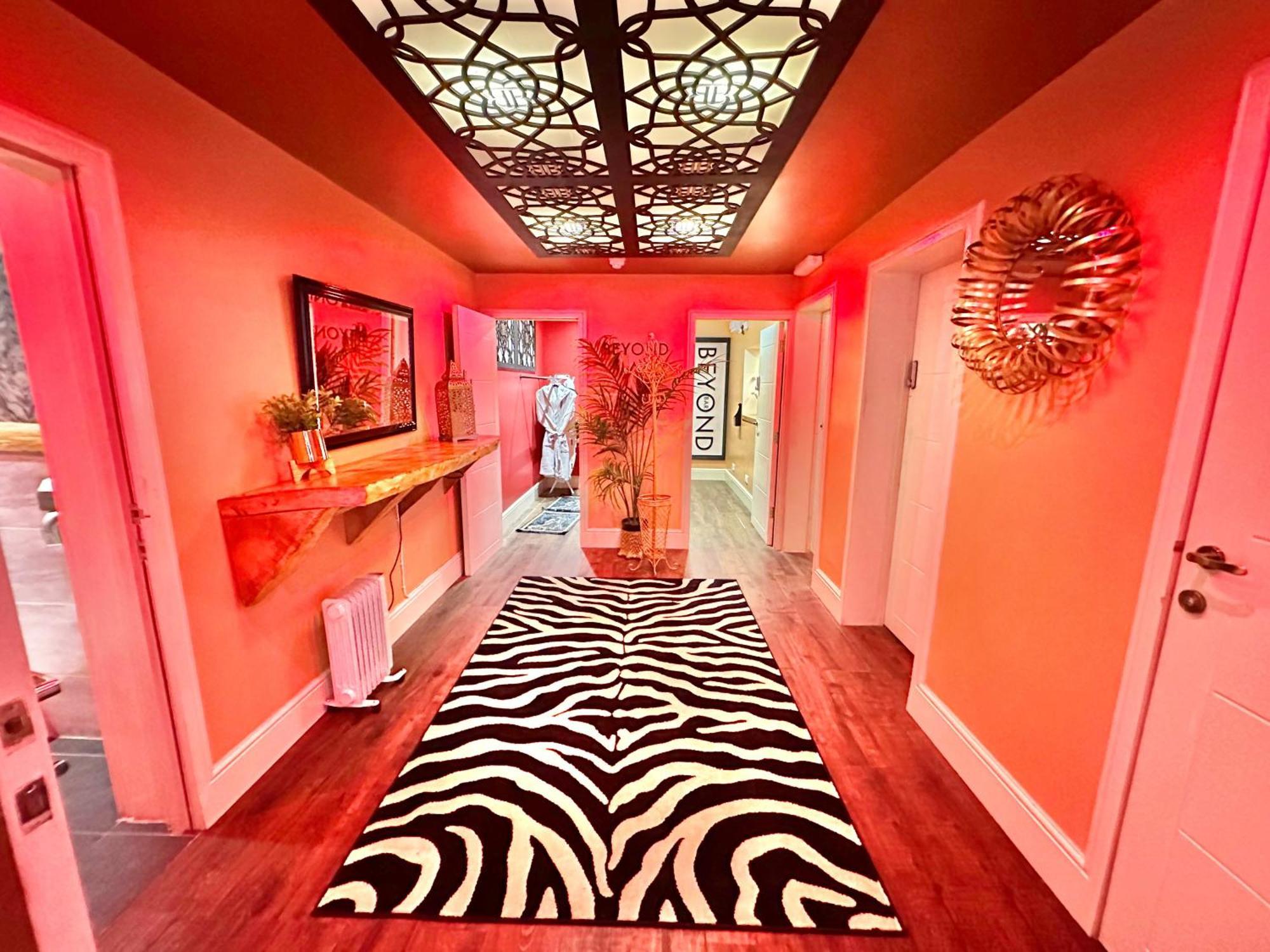 Apartment Beyond - Romantic Basement - Close To - With Parking