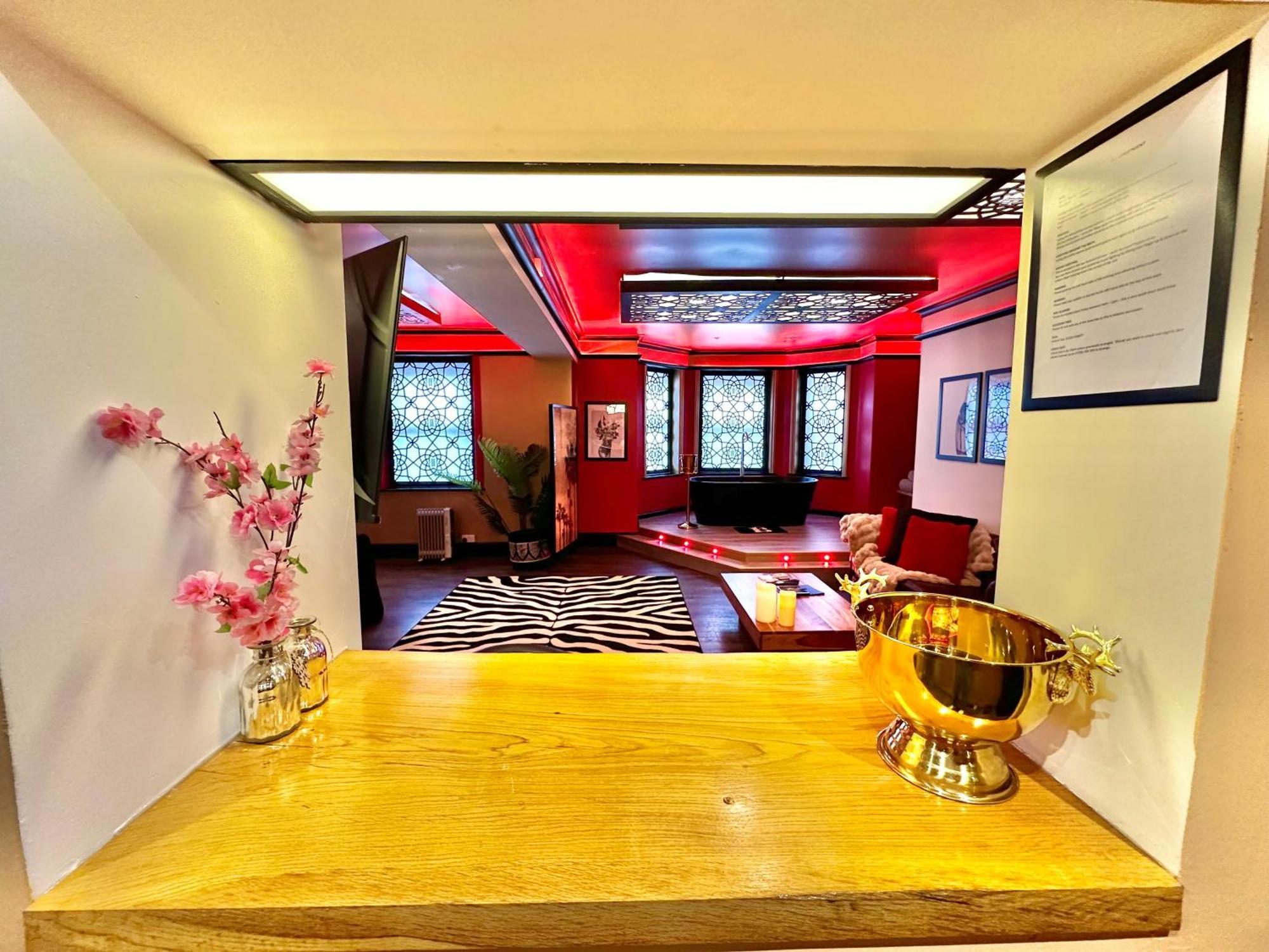 Beyond - Romantic Basement - Close To - With Parking Apartment Bournemouth