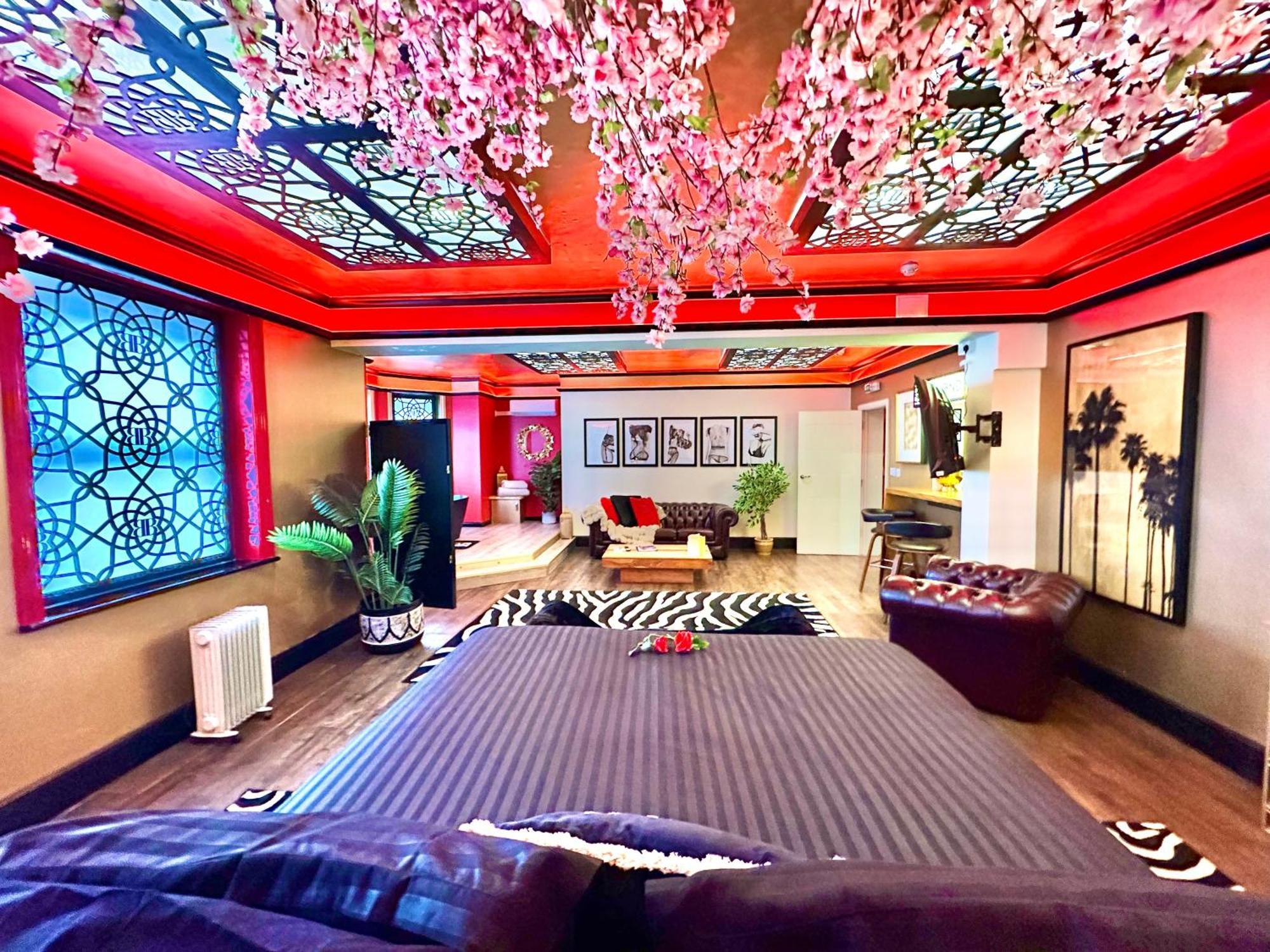 Beyond - Romantic Basement - Close To - With Parking Apartment Bournemouth