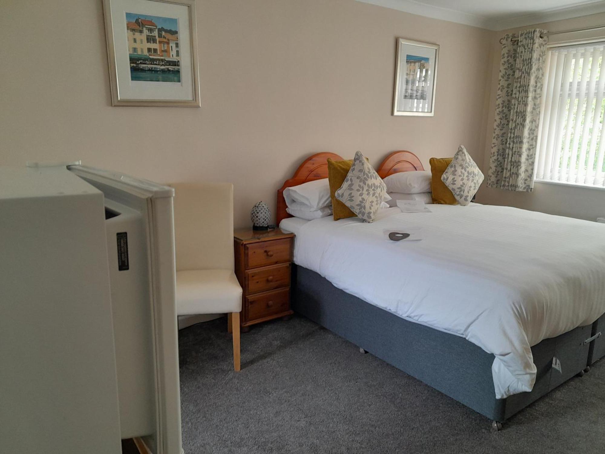 The Rosscourt Guest House-Free On Site Parking (Adults Only)