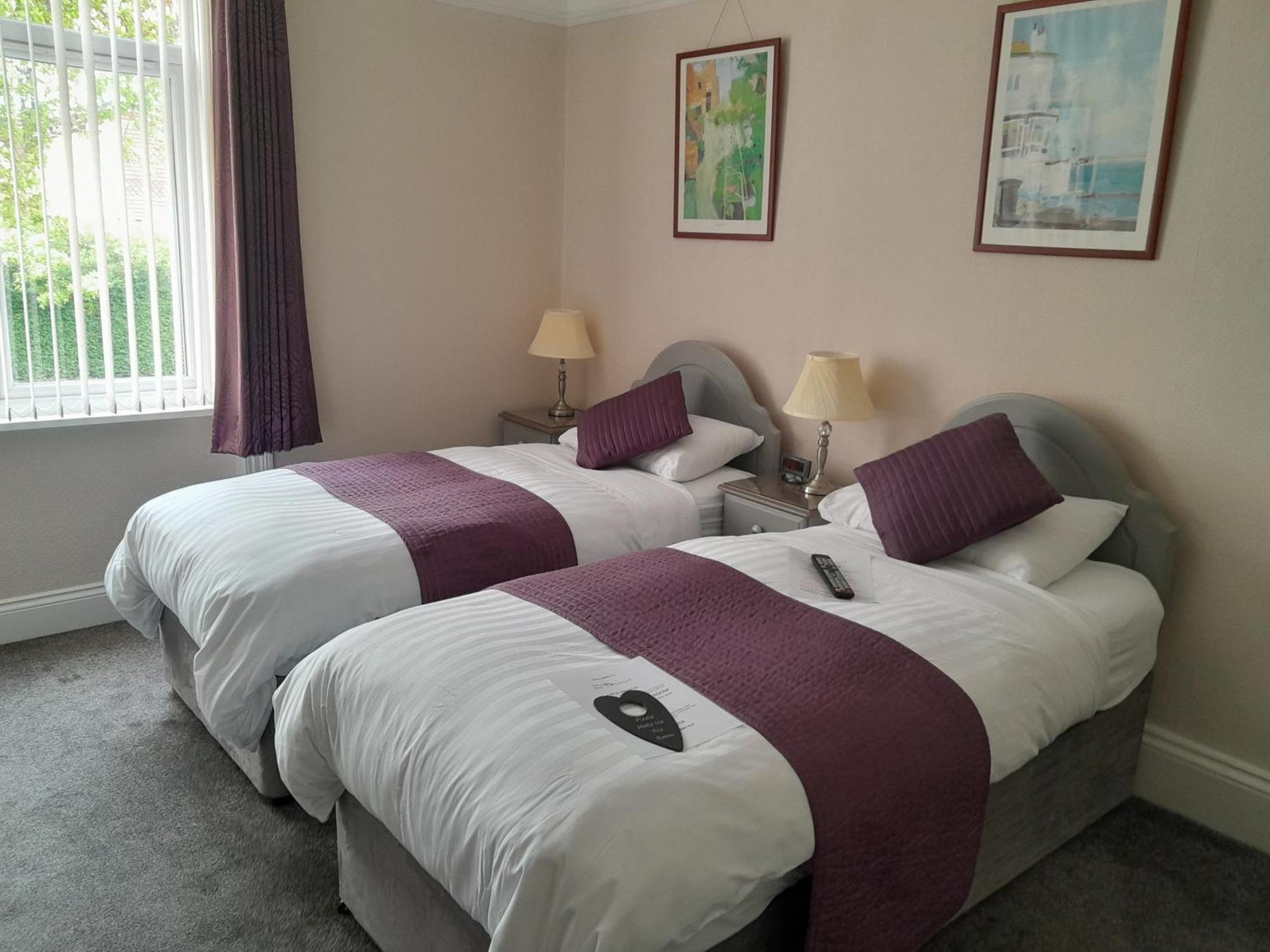 Guest house The Rosscourt Guest House-Free On Site Parking (Adults Only)