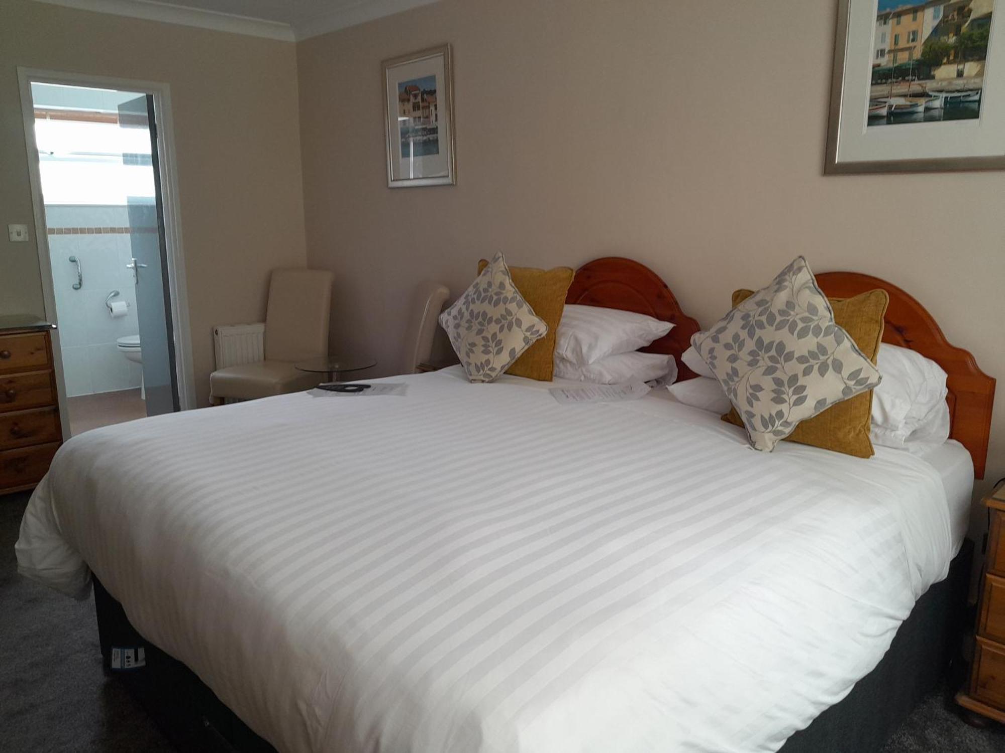 Guest house The Rosscourt Guest House-Free On Site Parking (Adults Only)