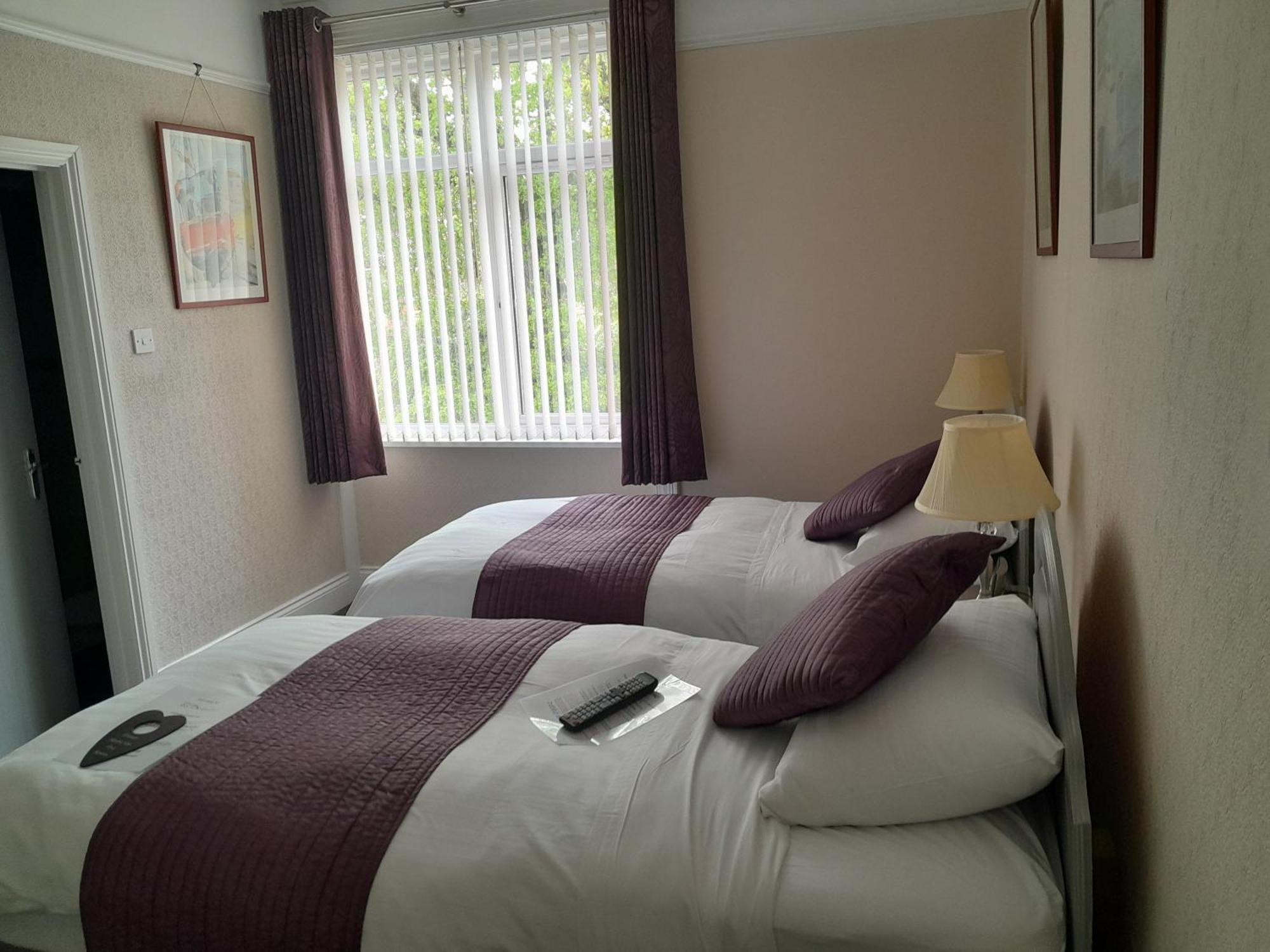The Rosscourt Guest House-Free On Site Parking (Adults Only)