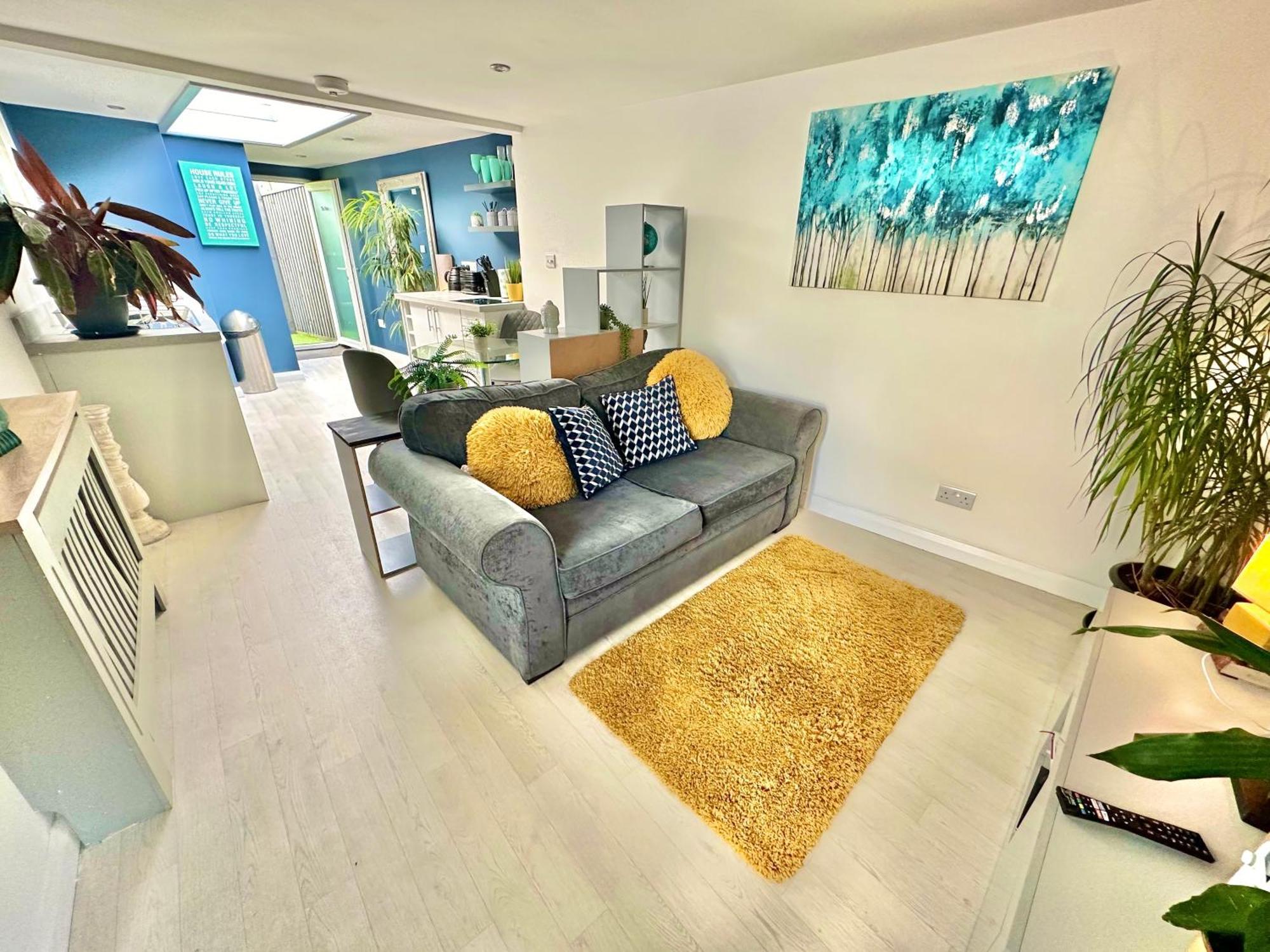 Apartment A Hidden Gem With Private Hot Tub And Garden - Netflix - Fast Wifi - Free Parking *