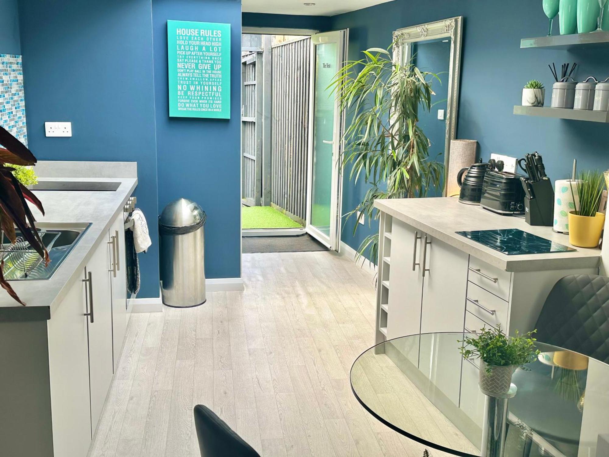 Apartment A Hidden Gem With Private Hot Tub And Garden - Netflix - Fast Wifi - Free Parking