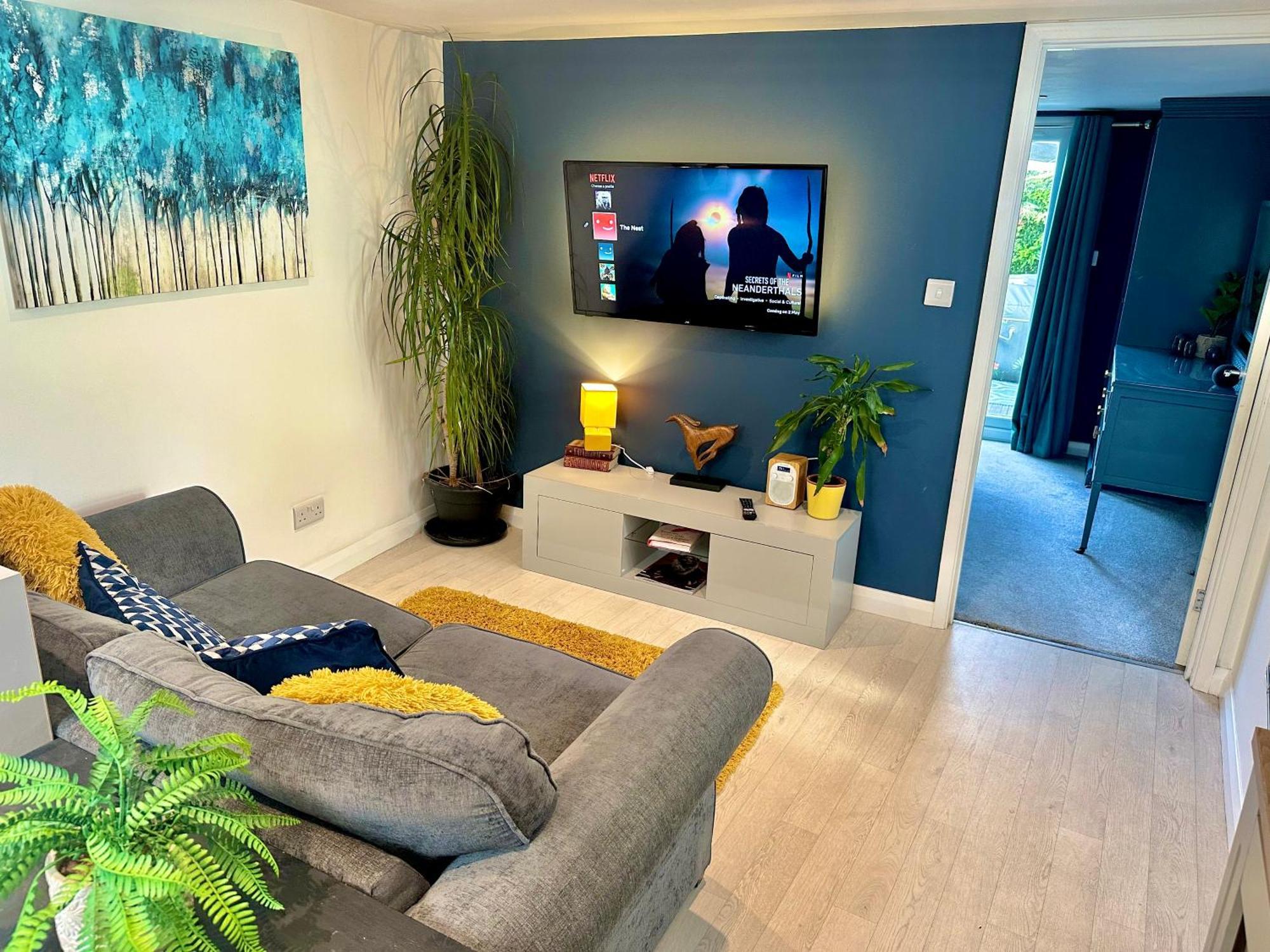 Apartment A Hidden Gem With Private Hot Tub And Garden - Netflix - Fast Wifi - Free Parking *