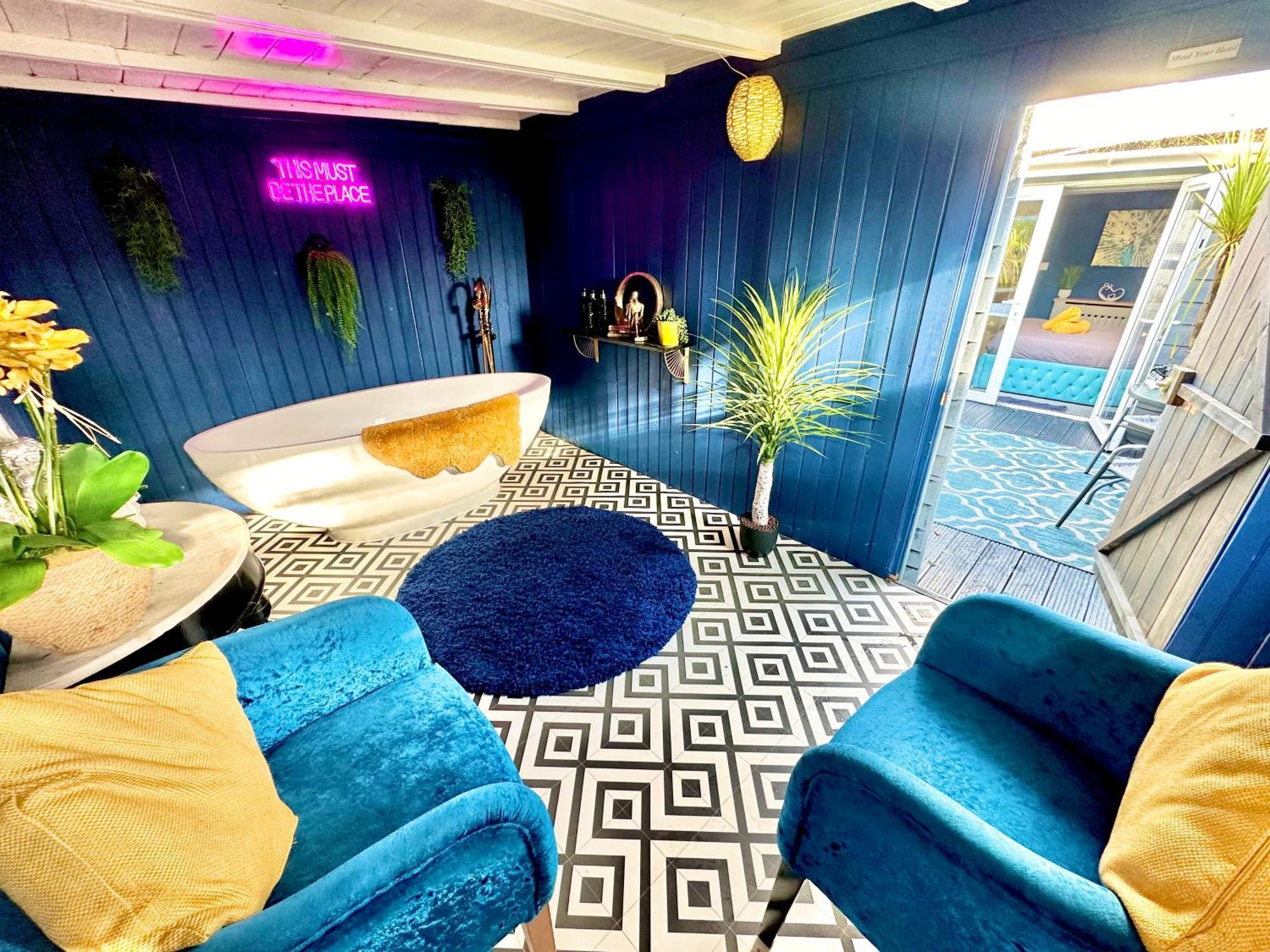 A Hidden Gem With Private Hot Tub And Garden - Netflix - Fast Wifi - Free Parking Bournemouth