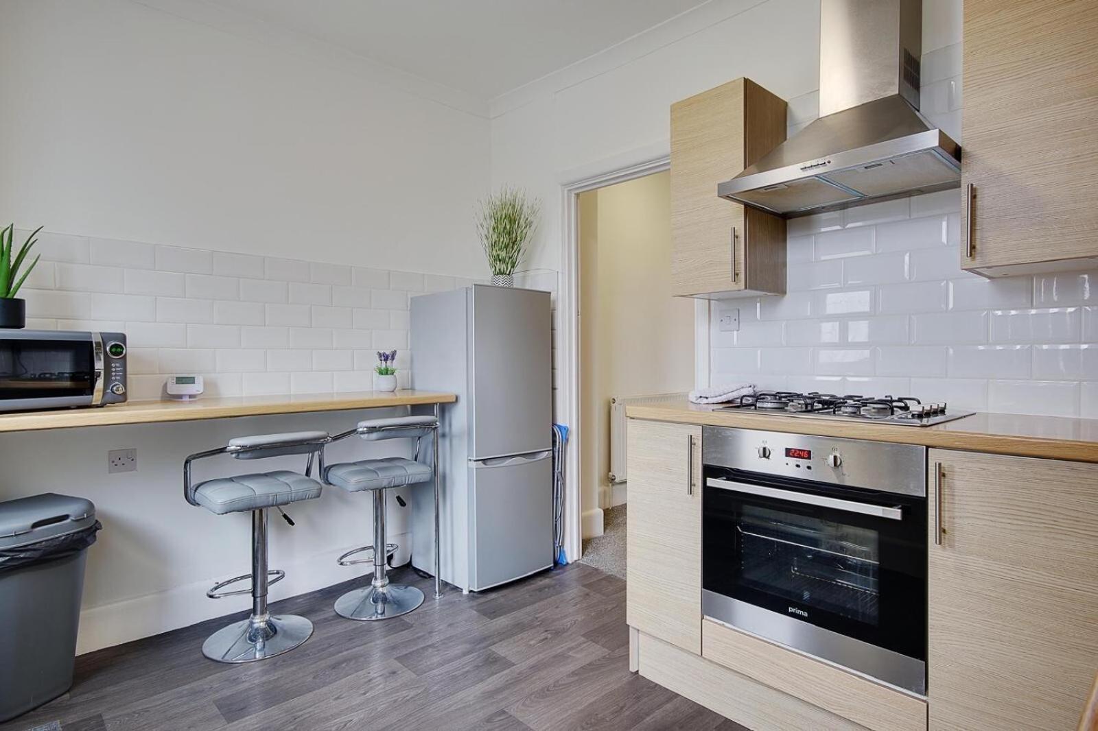 Apartment Wimbourne Road 3 *