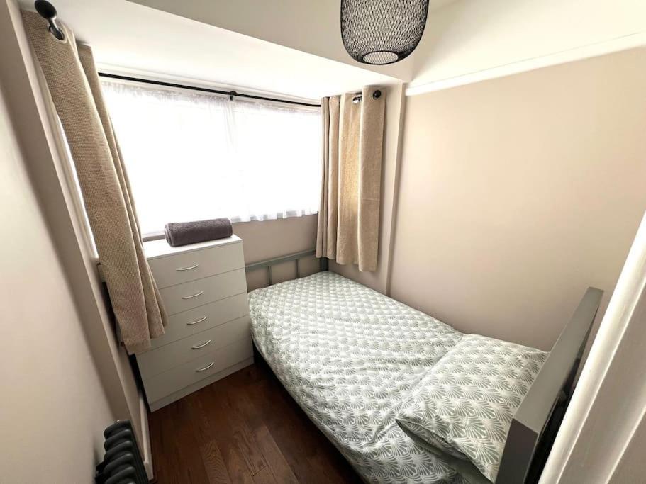 Apartment Spacious 3 Bed Sleeps 5 Near Bournemouth