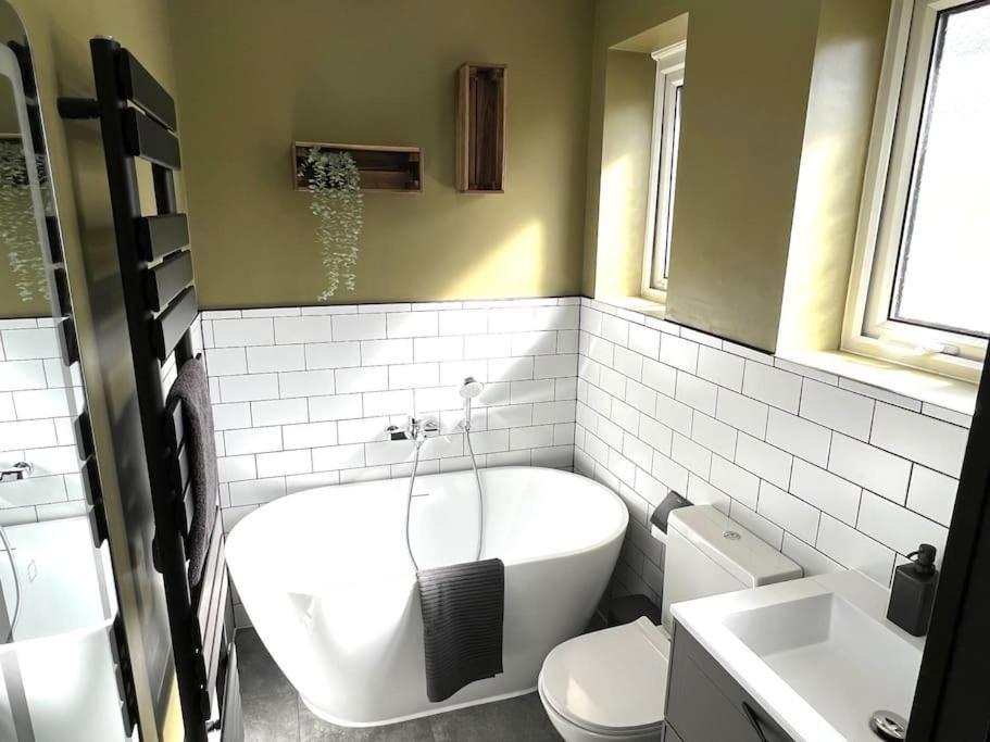 Apartment Spacious 3 Bed Sleeps 5 Near *