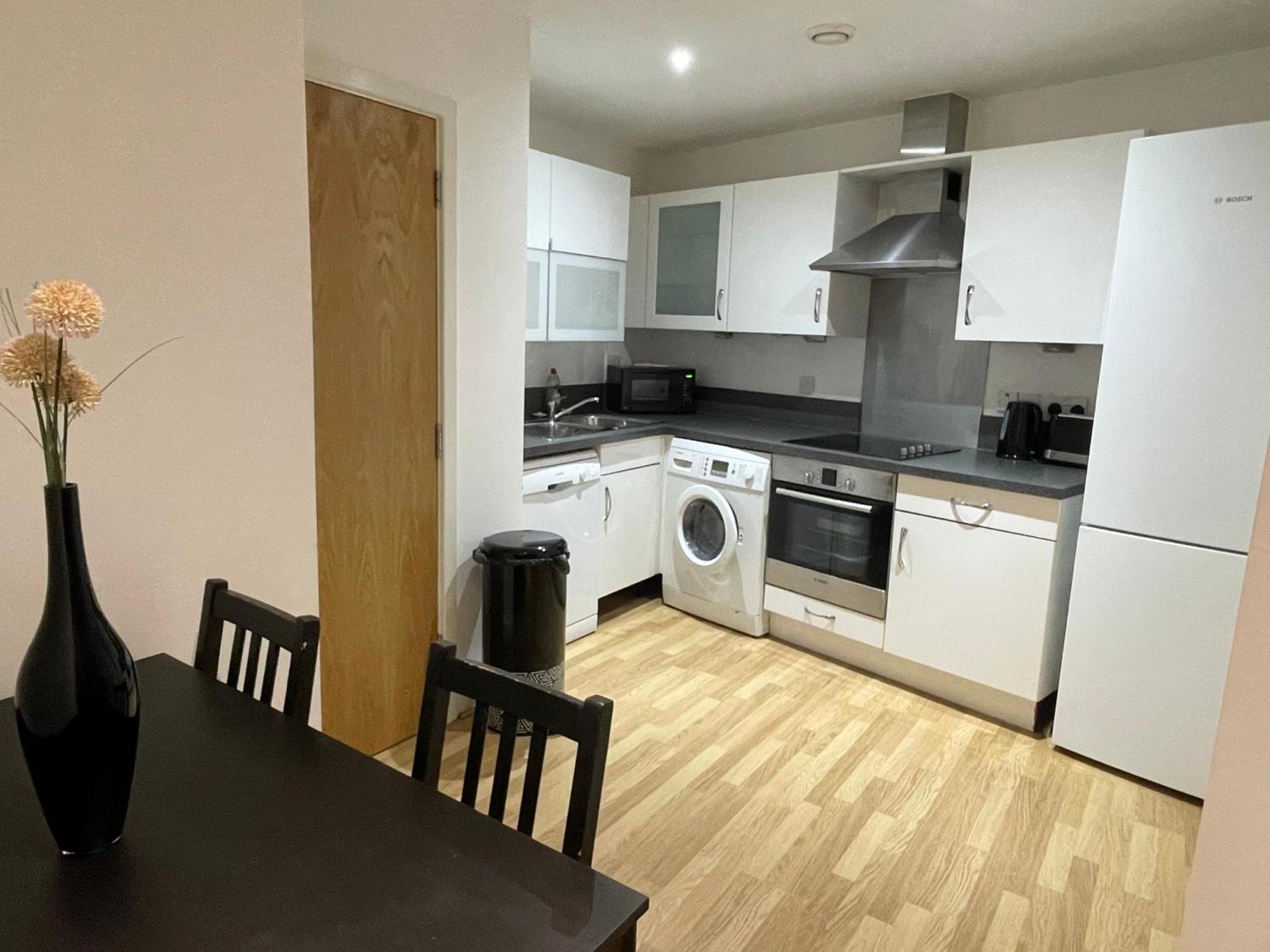 Entire Town Centre 2 Bedroom Very Close To Bournemouth