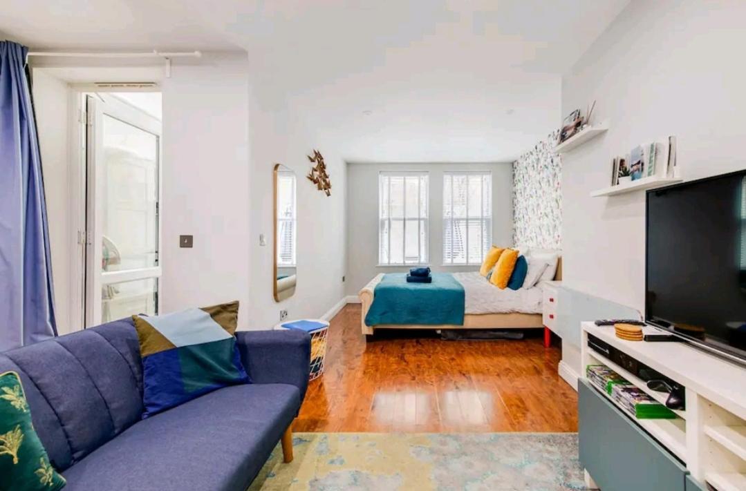 3 Mins Walk, 2pm Check-in, Private Garden. Apartment