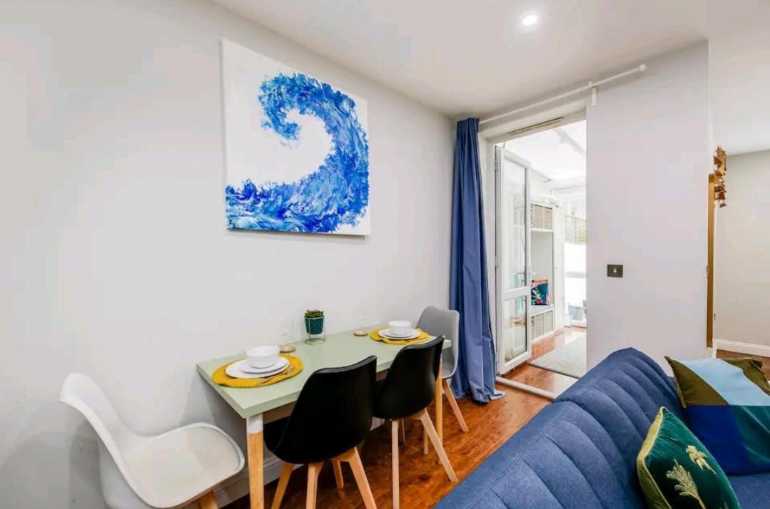 3 Mins Walk, 2pm Check-in, Private Garden. Apartment Bournemouth